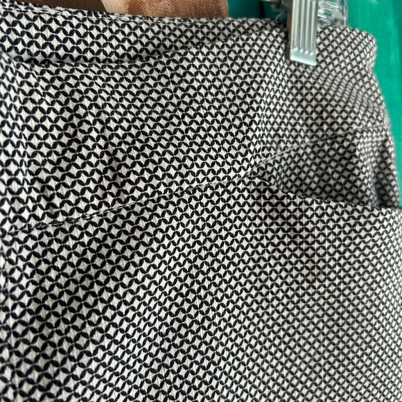 Hilary Radley Monochrome Geometric Bermudas - Picture 4 of 16